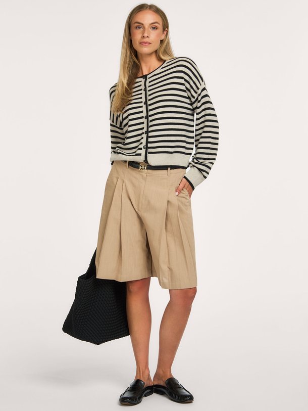 Ontdek de Endie linen bermuda van Studio Anneloes bij Orangebag. Op werkdagen voor 21:45 besteld, morgen in huis.
