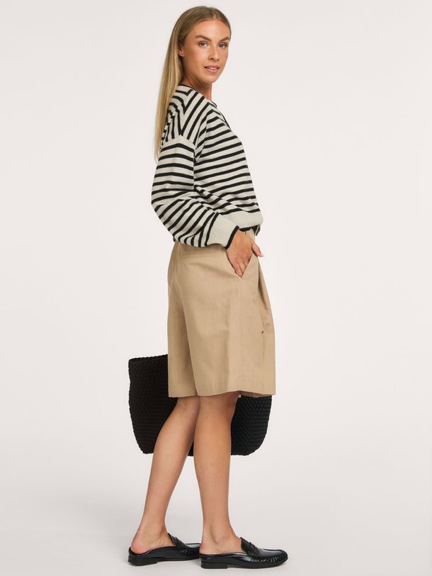 Ontdek de Endie linen bermuda van Studio Anneloes bij Orangebag. Op werkdagen voor 21:45 besteld, morgen in huis.
