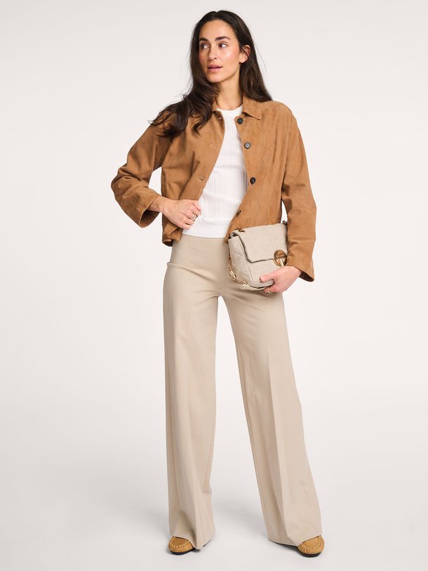 Ontdek de Before katoenmix broek van Drykorn in de kleur zand bij Orangebag. Op werkdagen voor 21:45 besteld, morgen in huis.