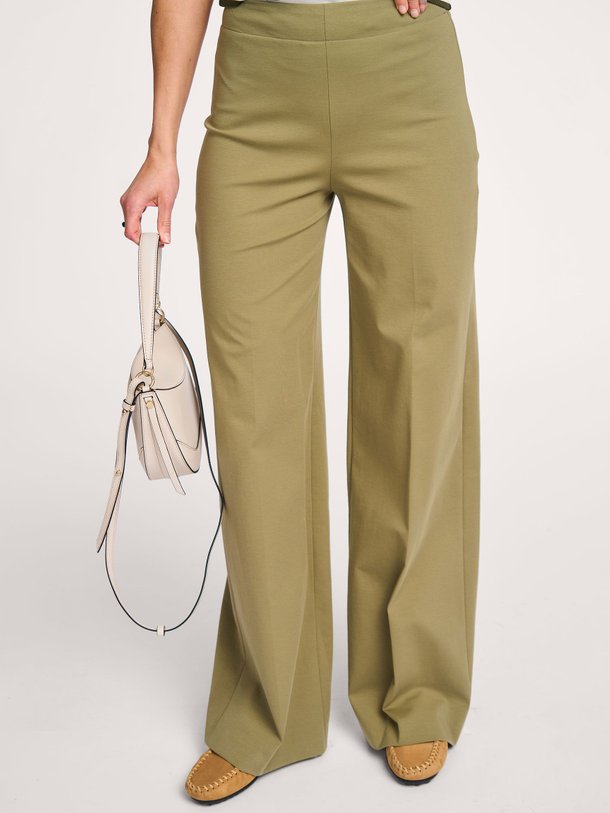 Ontdek de Before katoenmix broek van Drykorn in de kleur groen bij Orangebag. Op werkdagen voor 21:45 besteld, morgen in huis.