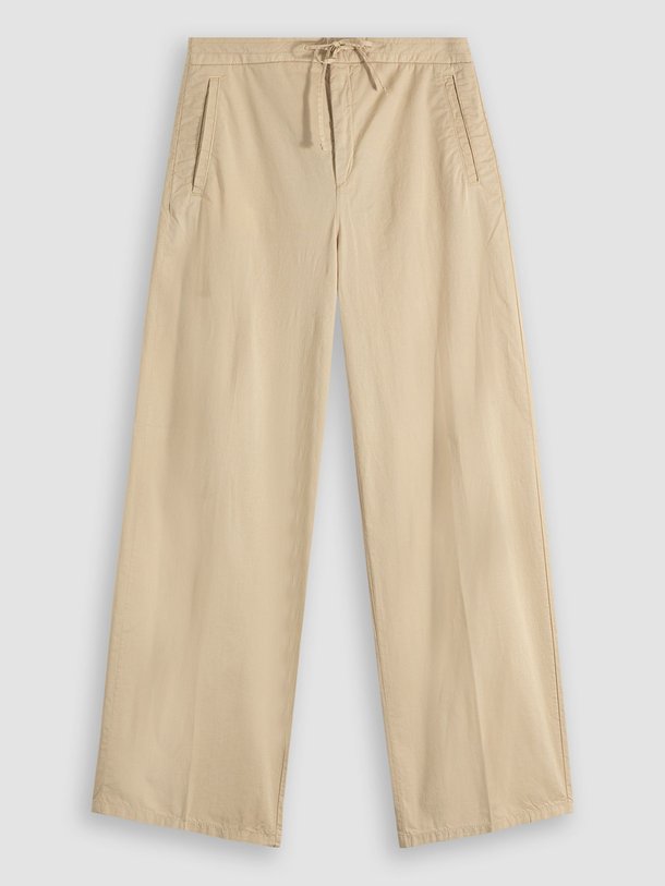 Ontdek de Fae katoenmix broek van Drykorn in de kleur lichtbruin bij Orangebag. Op werkdagen voor 21:45 besteld, morgen in huis.
