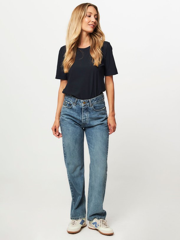 Ontdek de Heavy travel jersey T-shirt van Studio Anneloes in de kleur donkerblauw bij Orangebag. Op werkdagen voor 21:45 besteld, morgen in huis.