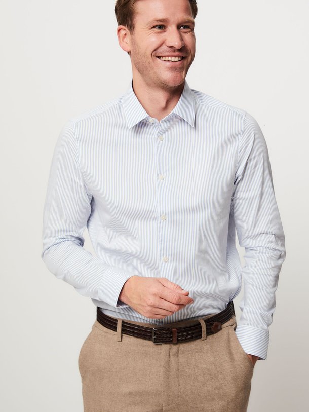 Ontdek de Ramis katoenmix gestreept overhemd van Drykorn in de kleur lichtblauw bij Orangebag. Op werkdagen voor 21:45 besteld, morgen in huis.