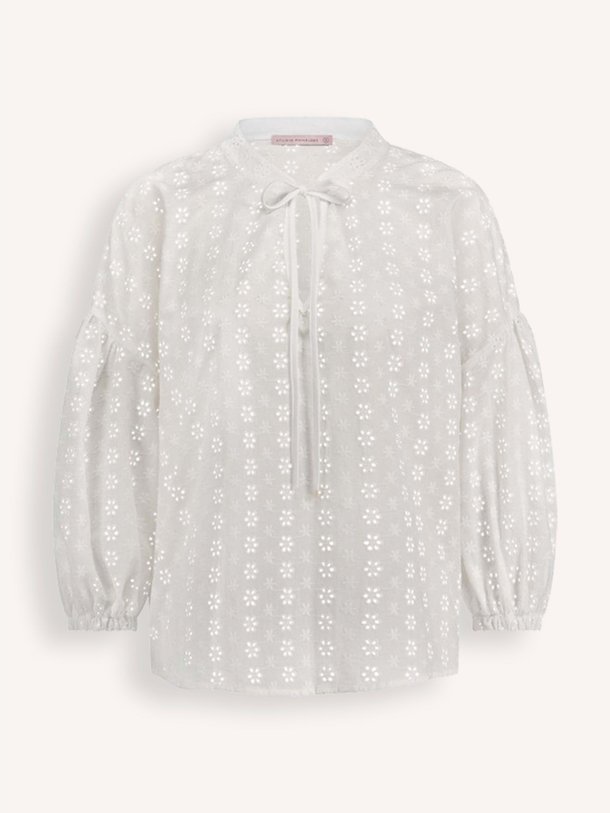 Ontdek de Abbie katoenen top met borduursel van Studio Anneloes in de kleur wit bij Orangebag. Op werkdagen voor 21:45 besteld, morgen in huis.