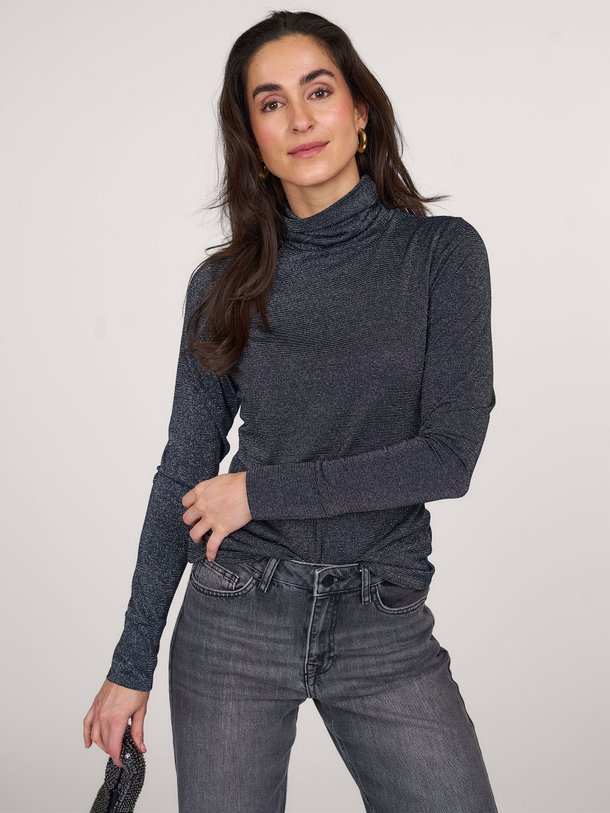 Ontdek de Faira viscosemix lurex rib top van Studio Anneloes in de kleur donkerblauw bij Orangebag. Op werkdagen voor 21:45 besteld, morgen in huis.