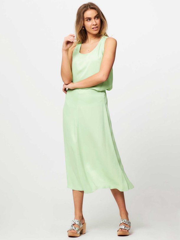 Ontdek de Bente viscose A-lijn rok van Drykorn in de kleur appelgroen bij Orangebag. Op werkdagen voor 21:45 besteld, morgen in huis.