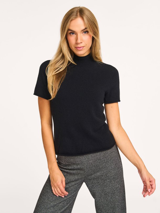 Ontdek de Finia cashmere trui van Drykorn in de kleur zwart bij Orangebag. Op werkdagen voor 21:45 besteld, morgen in huis.