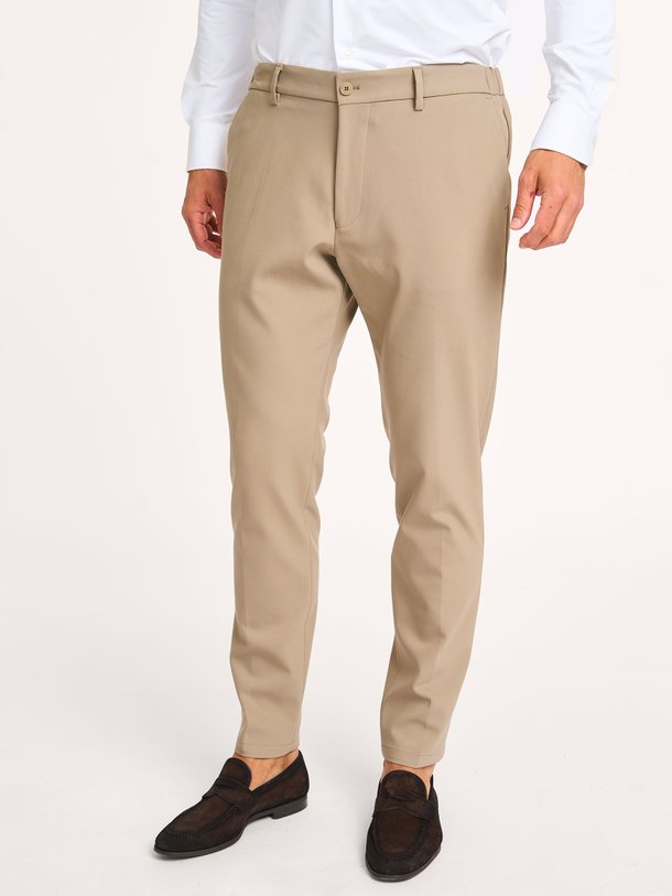 Ontdek de Ajend wolmix pantalon van Drykorn in de kleur bruin bij Orangebag. Op werkdagen voor 21:45 besteld, morgen in huis.