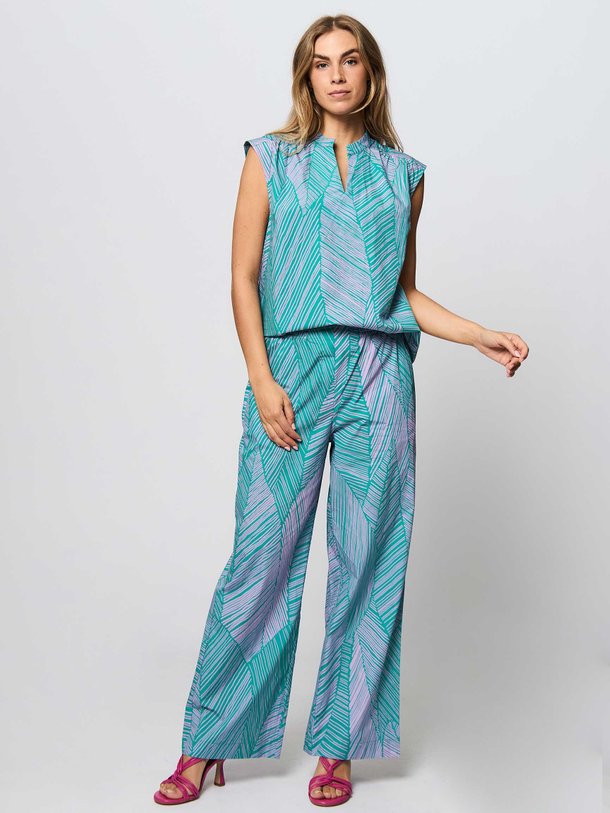 Ontdek de Doro katoenen poplin broek met print van Studio Anneloes in de kleur blauwgroen bij Orangebag. Op werkdagen voor 21:45 besteld, morgen in huis.