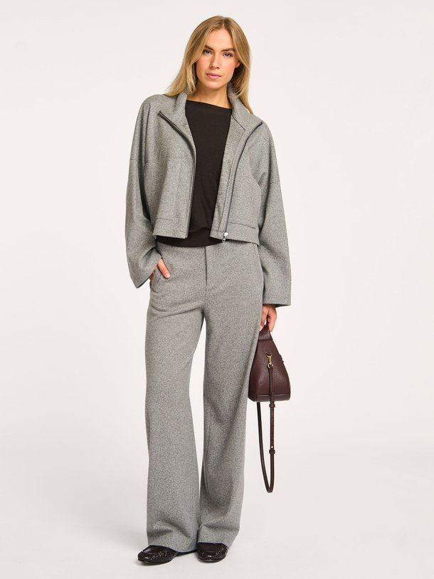 Ontdek de Fae viscosemix gemêleerde wide leg broek van Drykorn in de kleur grijs bij Orangebag. Op werkdagen voor 21:45 besteld, morgen in huis.