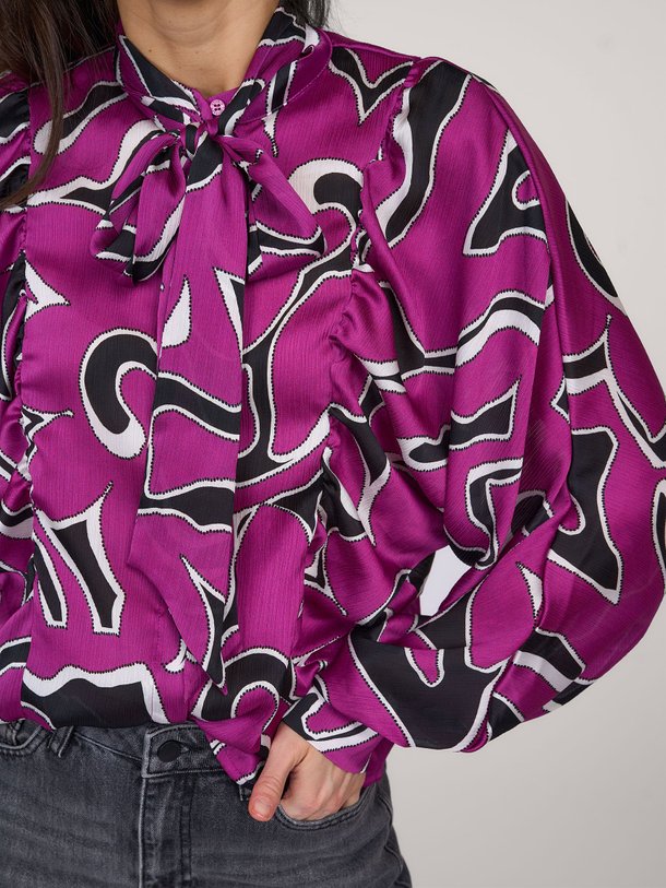 Ontdek de Paulette geweven blouse met print van Studio Anneloes in de kleur fuchsia bij Orangebag. Op werkdagen voor 21:45 besteld, morgen in huis.