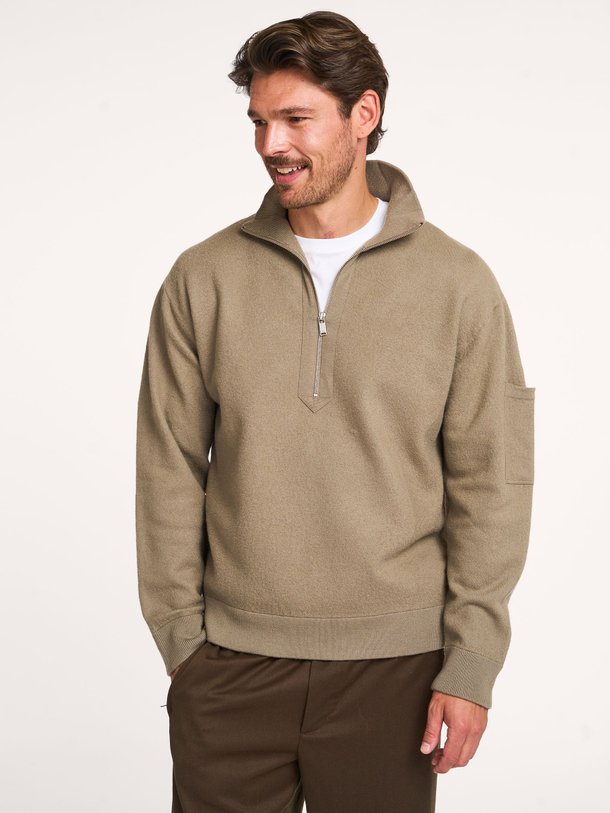 Ontdek de Kouper wollen trui van Drykorn in de kleur zand bij Orangebag. Op werkdagen voor 21:45 besteld, morgen in huis.