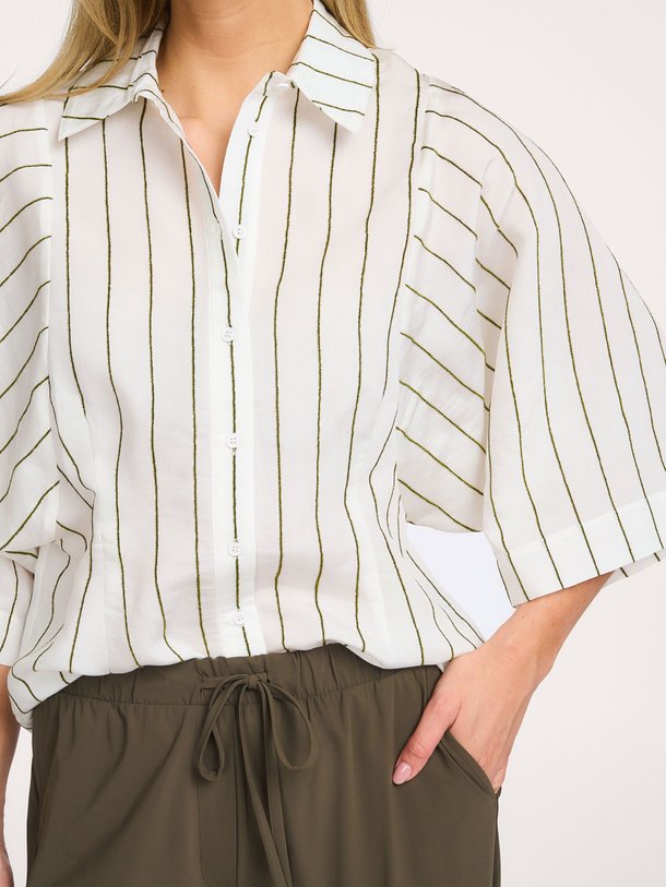 Ontdek de Fabienne modalmix gestreepte blouse van Studio Anneloes in de kleur Off-white bij Orangebag. Op werkdagen voor 21:45 besteld, morgen in huis.