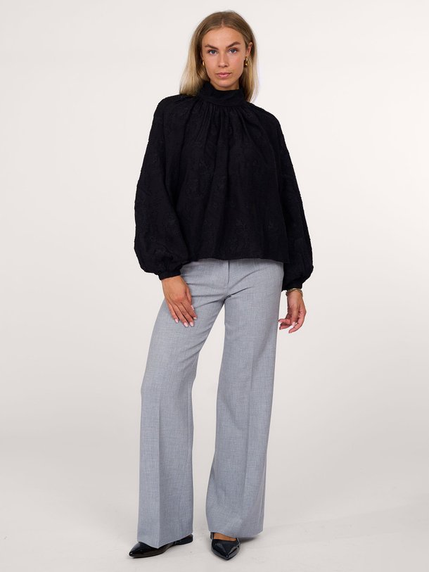 Ontdek de Dumonda viscosemix top met dessin van Drykorn in de kleur zwart bij Orangebag. Op werkdagen voor 21:45 besteld, morgen in huis.