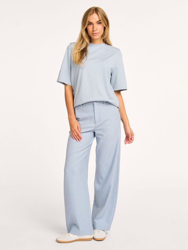 Ontdek de Desk viscosemix broek van Drykorn in de kleur lichtblauw bij Orangebag. Op werkdagen voor 21:45 besteld, morgen in huis.