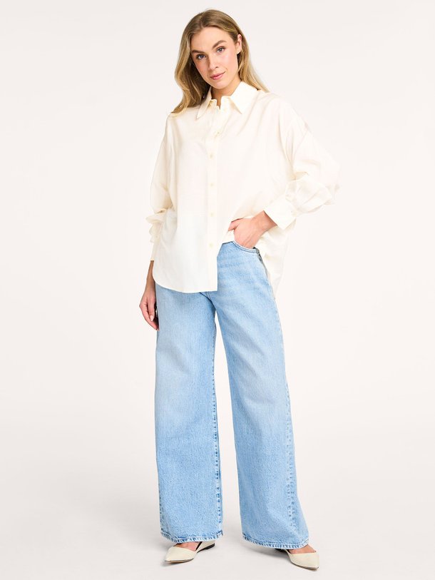 Ontdek de Lyndara katoenmix blouse van Drykorn in de kleur off-white bij Orangebag. Op werkdagen voor 21:45 besteld, morgen in huis.