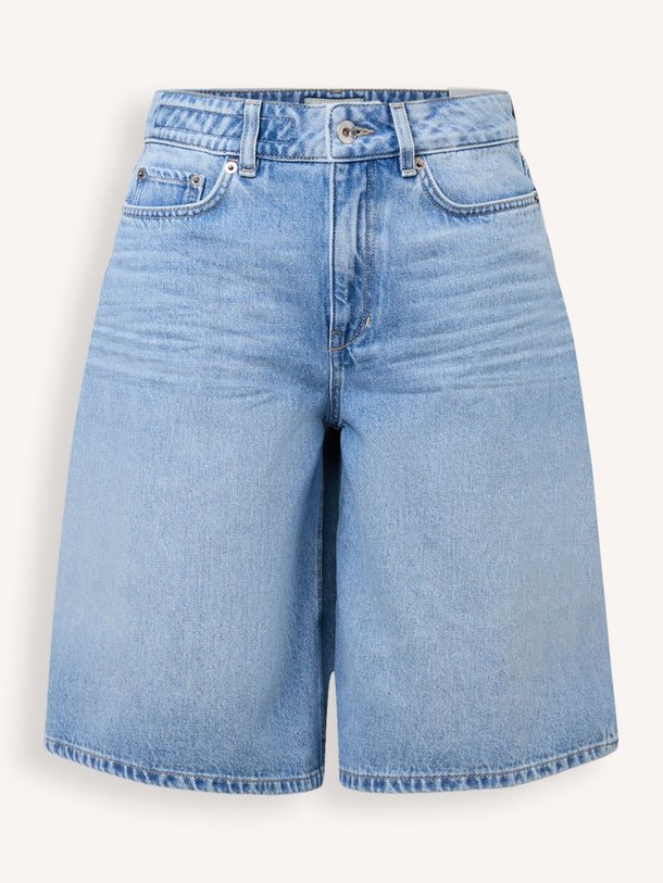Ontdek de None denim bermuda short van Drykorn in de kleur Blauw bij Orangebag. Op werkdagen voor 21:45 besteld, morgen in huis.