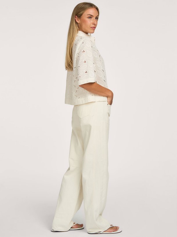 Ontdek de Nyra broderie blouse van Studio Anneloes bij Orangebag. Op werkdagen voor 21:45 besteld, morgen in huis.