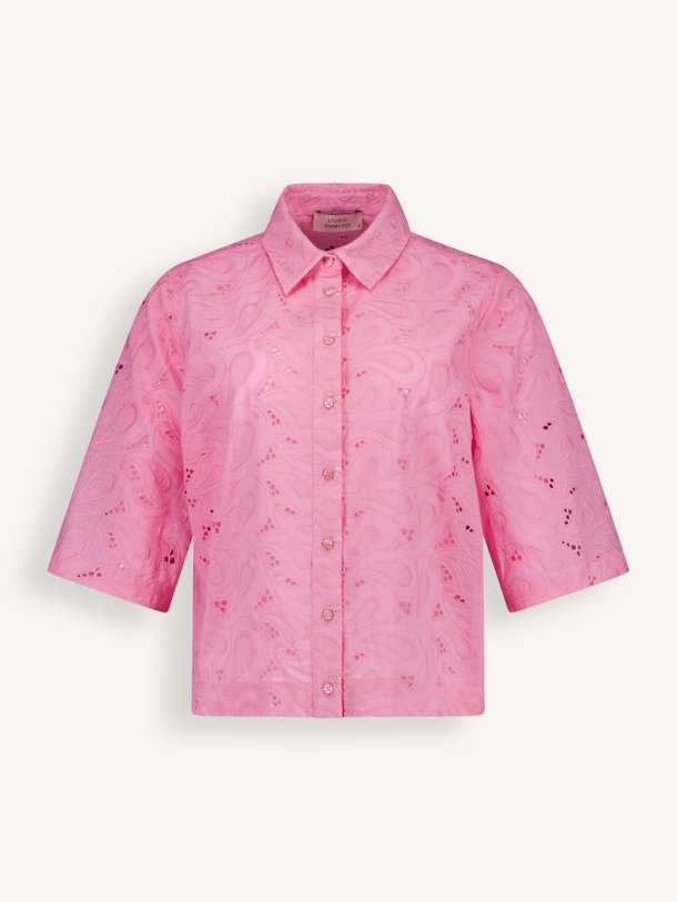 Studio Anneloes Nyra Broderie Blouse Ontdek de Nyra broderie blouse van Studio Anneloes bij Orangebag. Op werkdagen voor 21:45 besteld, morgen in huis.