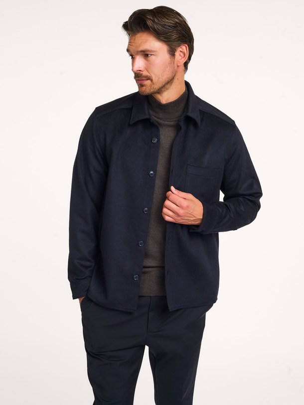 Ontdek de Dieggo wol/cashmeremix overshirt van Drykorn in de kleur donkerblauw bij Orangebag. Op werkdagen voor 21:45 besteld, morgen in huis.