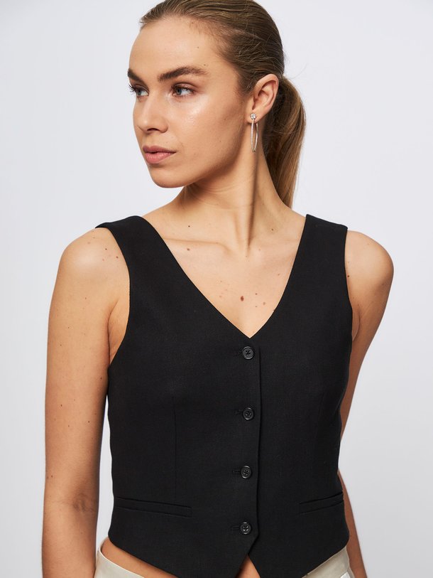 Ontdek de Balscote linnen/viscosemix gilet van Drykorn in de kleur zwart bij Orangebag. Op werkdagen voor 21:45 besteld, morgen in huis.