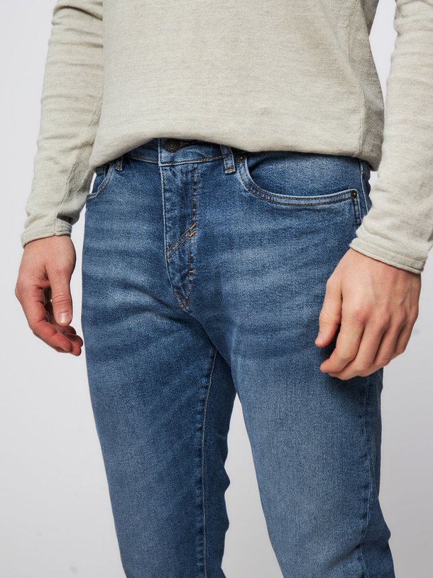 Ontdek de West regular waist slim fit jeans van Drykorn in de kleur blauw bij Orangebag. Op werkdagen voor 21:45 besteld, morgen in huis.