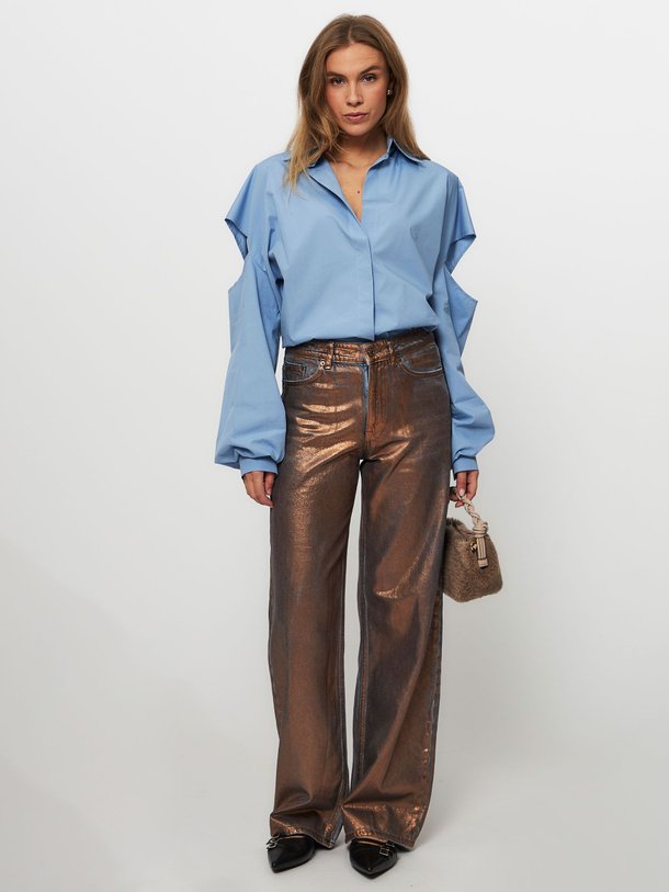 Ontdek de Medley mid waist loose fit metallic jeans van Drykorn in de kleur brons bij Orangebag. Op werkdagen voor 21:45 besteld, morgen in huis.