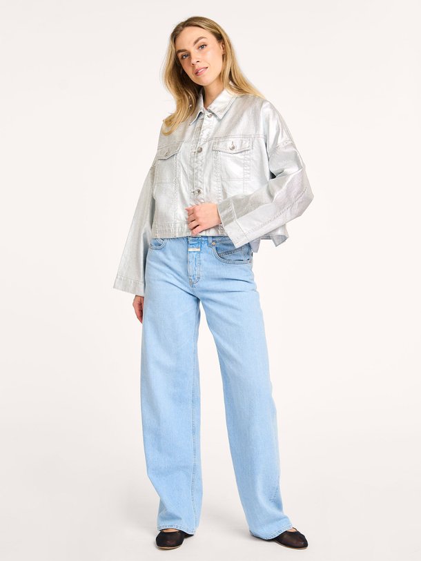 Ontdek de Holbrooks denim metallic jack van Drykorn in de kleur zilverkleur bij Orangebag. Op werkdagen voor 21:45 besteld, morgen in huis.