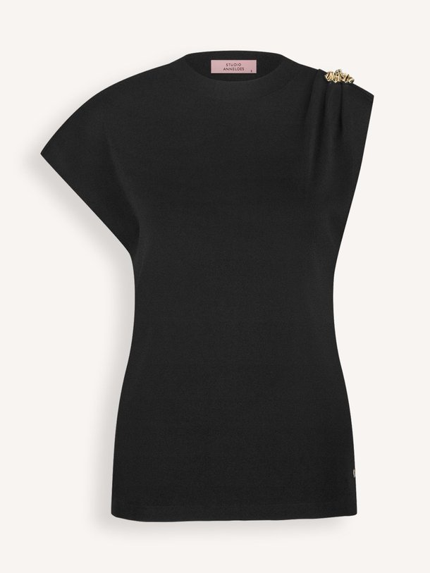 Ontdek de Fanny viscosemix top van Studio Anneloes in de kleur zwart bij Orangebag. Op werkdagen voor 21:45 besteld, morgen in huis.