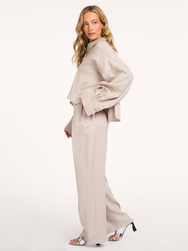 Drykorn Oshia lyocell blouse - Beige Ontdek de Oshia lyocell blouse van Drykorn in de kleur Beige bij Orangebag. Op werkdagen voor 21:45 besteld, morgen in huis.