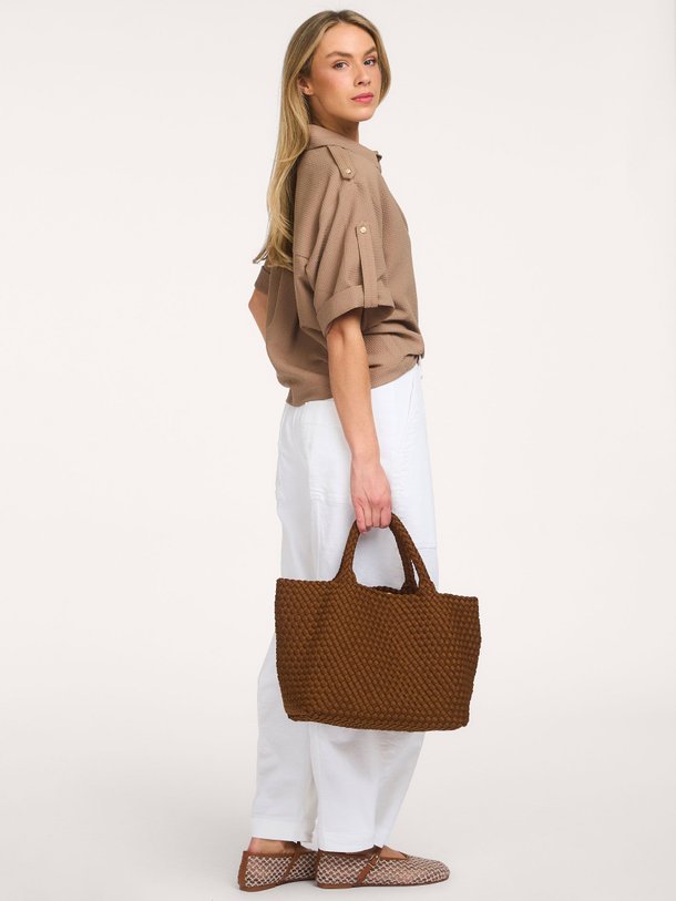 Ontdek de Nellie viscosemix blouse van Studio Anneloes in de kleur Caramel bij Orangebag. Op werkdagen voor 21:45 besteld, morgen in huis.