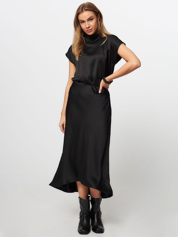 Ontdek de Alaria geweven top van Drykorn in de kleur zwart bij Orangebag. Op werkdagen voor 21:45 besteld, morgen in huis.