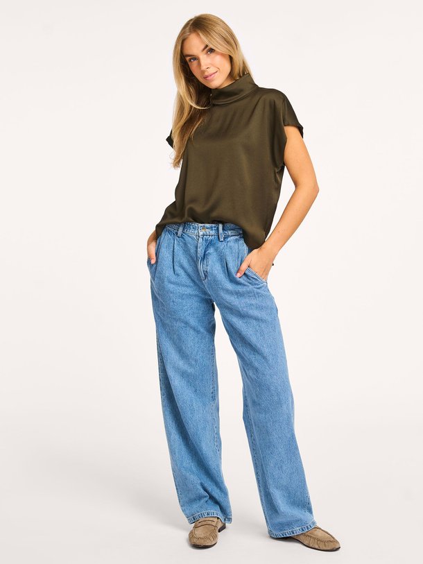 Ontdek de Alaria geweven top van Drykorn in de kleur donkergroen bij Orangebag. Op werkdagen voor 21:45 besteld, morgen in huis.