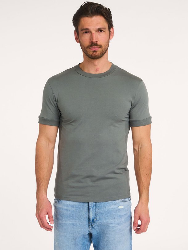 Drykorn Anton katoenmix T-shirt - Groen Ontdek de Anton katoenmix T-shirt van Drykorn in de kleur Groen bij Orangebag. Op werkdagen voor 21:45 besteld, morgen in huis.
