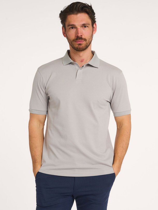 Ontdek de Santos katoenmix polo van Drykorn in de kleur Grijs bij Orangebag. Op werkdagen voor 21:45 besteld, morgen in huis.