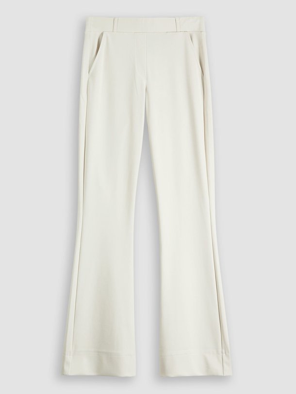 Ontdek de Flair bonded travel flared broek van Studio Anneloes in de kleur ecru bij Orangebag. Op werkdagen voor 21:45 besteld, morgen in huis.