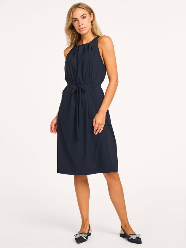 Ontdek de Maribel medium travel jersey jurk van Studio Anneloes in de kleur donkerblauw bij Orangebag. Op werkdagen voor 21:45 besteld, morgen in huis.