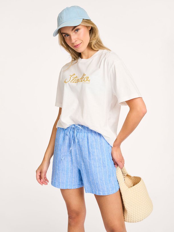 Ontdek de Klaske organic cotton T-shirt met borduursel van Studio Anneloes in de kleur off-white bij Orangebag. Op werkdagen voor 21:45 besteld, morgen in huis.