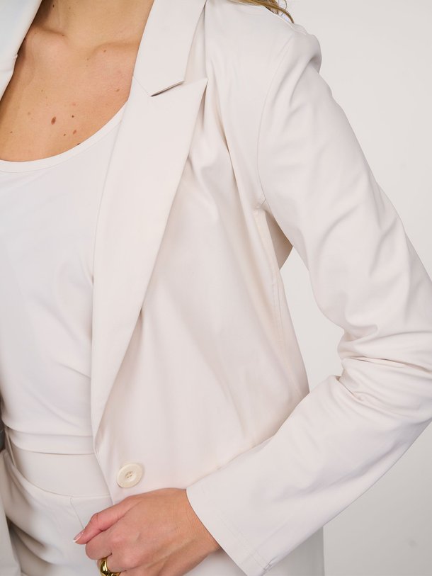 Ontdek de Fran heavy travel blazer van Studio Anneloes in de kleur ecru bij Orangebag. Op werkdagen voor 21:45 besteld, morgen in huis.
