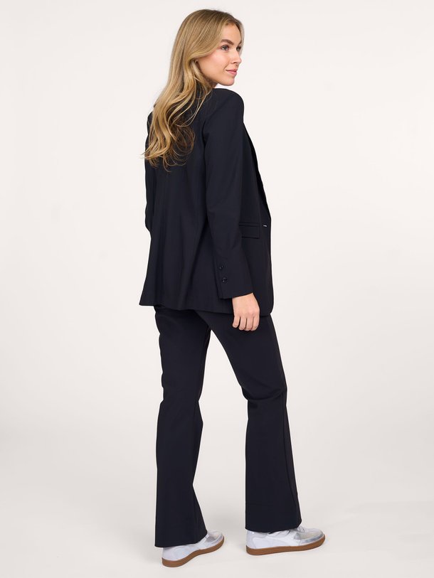 Ontdek de Fran heavy travel blazer van Studio Anneloes in de kleur zwart bij Orangebag. Op werkdagen voor 21:45 besteld, morgen in huis.