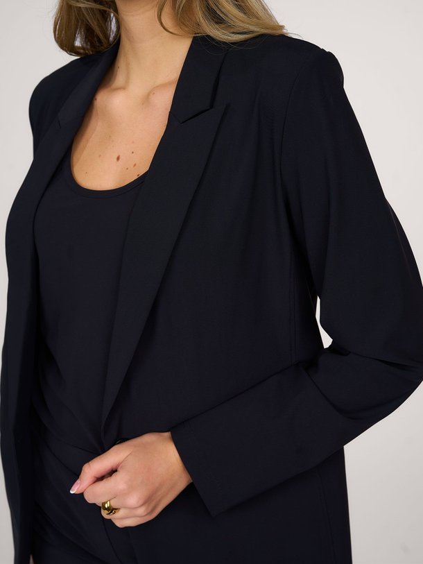 Ontdek de Fran heavy travel blazer van Studio Anneloes in de kleur zwart bij Orangebag. Op werkdagen voor 21:45 besteld, morgen in huis.