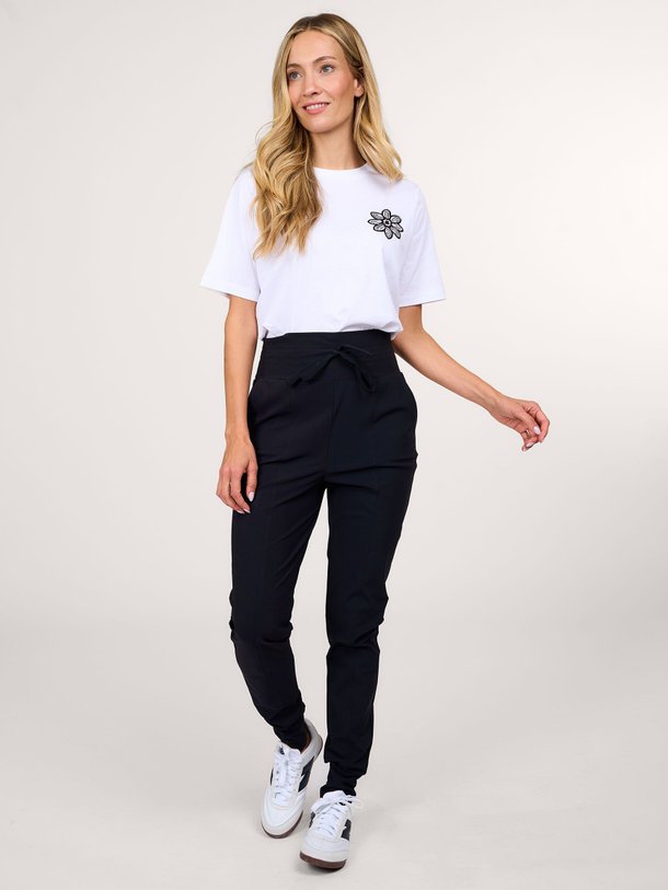 Ontdek de Fanka heavy travel jersey broek van Studio Anneloes in de kleur zwart bij Orangebag. Op werkdagen voor 21:45 besteld, morgen in huis.