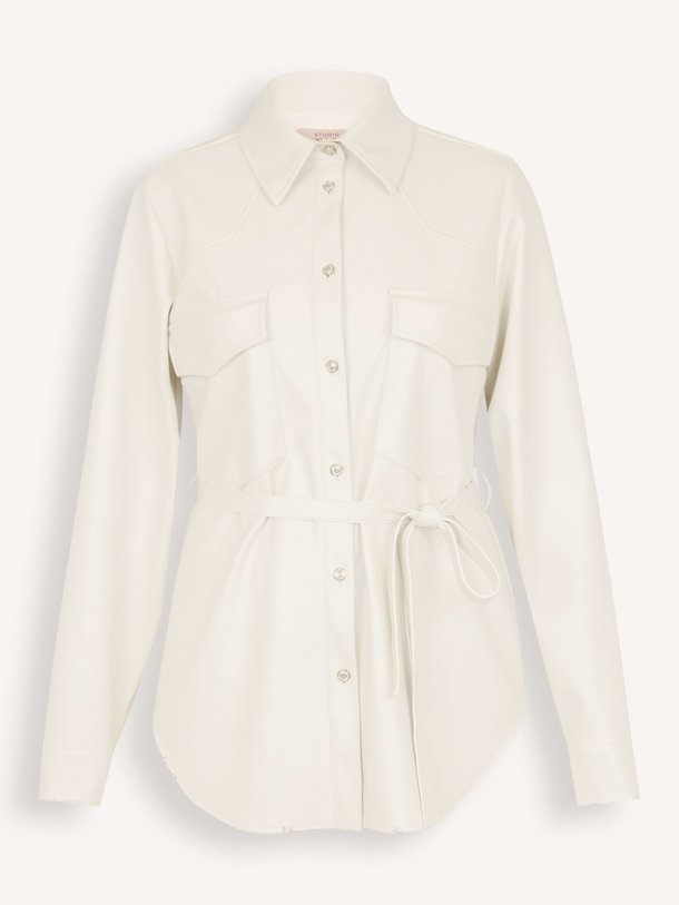 Ontdek de Bodil, leatherlook blouse van Studio Anneloes bij Orangebag. Op werkdagen voor 21:45 besteld, morgen in huis.
