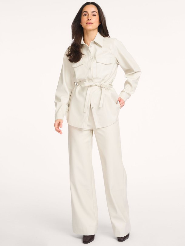Ontdek de Bodil, leatherlook blouse van Studio Anneloes bij Orangebag. Op werkdagen voor 21:45 besteld, morgen in huis.