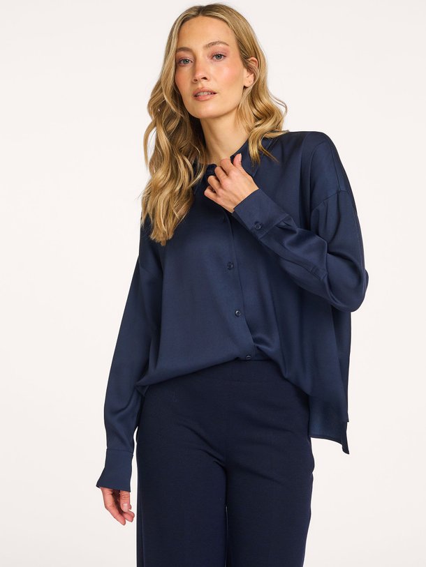 Ontdek de Cloelia geweven blouse van Drykorn in de kleur Donkerblauw bij Orangebag. Op werkdagen voor 21:45 besteld, morgen in huis.