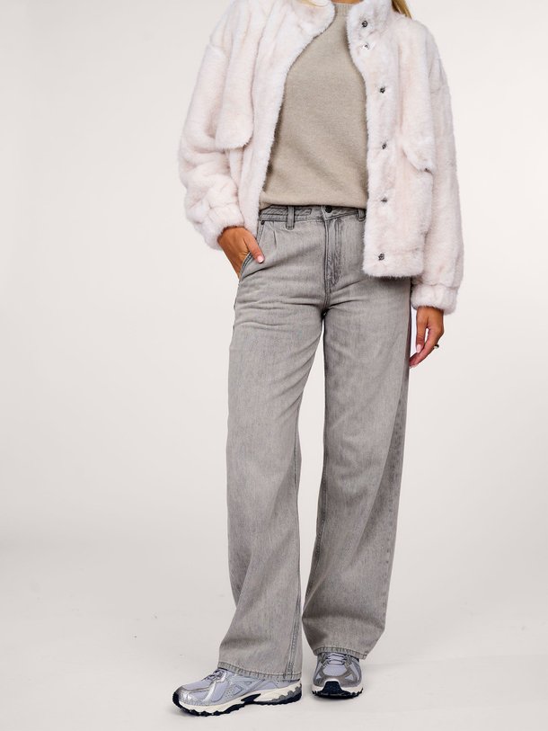 Ontdek de Cook high waist straight fit jeans van Drykorn in de kleur grijs bij Orangebag. Op werkdagen voor 21:45 besteld, morgen in huis.