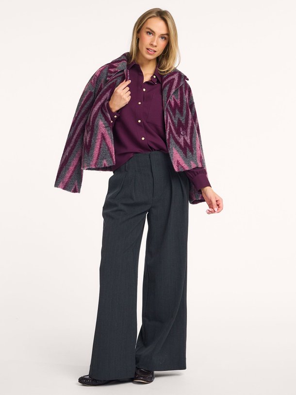 Ontdek de Melani, viscosemix blouse met structuur van Studio Anneloes bij Orangebag. Op werkdagen voor 21:45 besteld, morgen in huis.