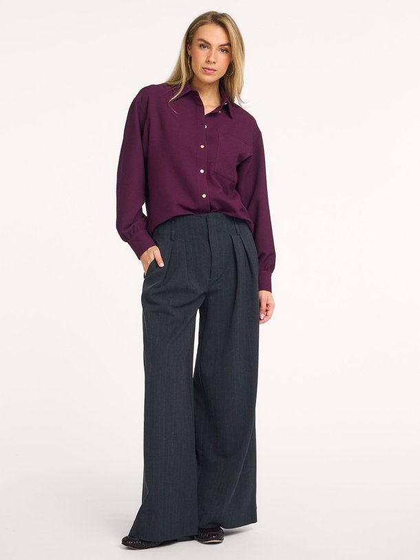 Ontdek de Melani, viscosemix blouse met structuur van Studio Anneloes bij Orangebag. Op werkdagen voor 21:45 besteld, morgen in huis.