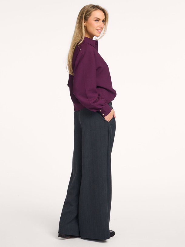 Ontdek de Melani, viscosemix blouse met structuur van Studio Anneloes bij Orangebag. Op werkdagen voor 21:45 besteld, morgen in huis.