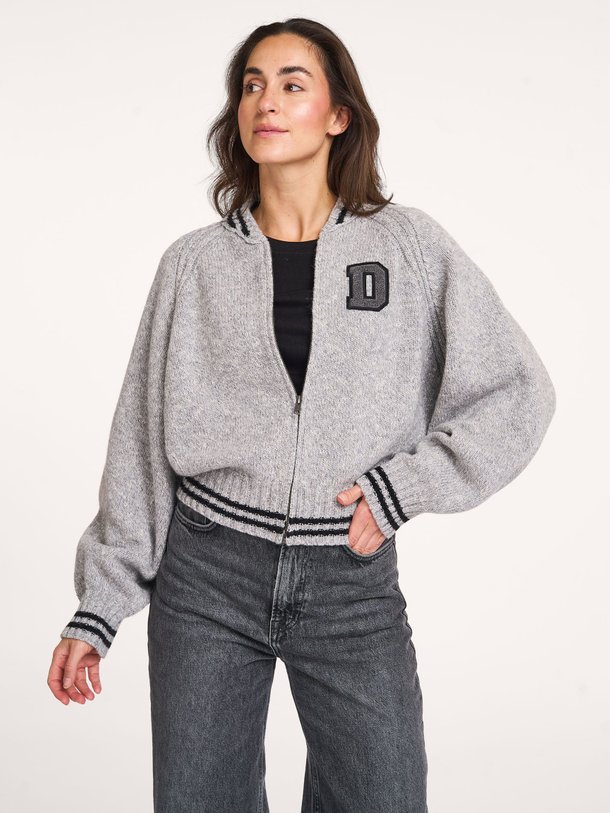 Ontdek de Nalfy wolmix gemêleerd vest van Drykorn in de kleur grijs bij Orangebag. Op werkdagen voor 21:45 besteld, morgen in huis.